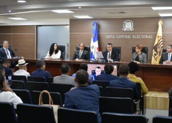 Pleno de la JCE y organizaciones políticas firman compromiso por la integridad electoral