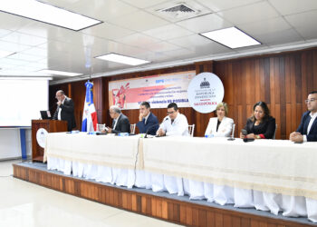 Ministerio de Salud proyecta aplicar un millón de dosis de vacunas contra la rabia a perros y gatos