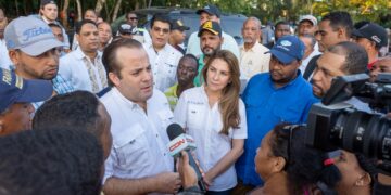 Gobierno y alcaldía continúan llevando asistencia a familias afectadas por lluvias en DN