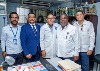 Gabinete de Política Social entrega a Clínica Cruz Jiminián bonos de apoyo familiar para personas en condiciones de vulnerabilidad