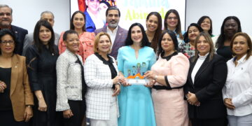 Cámara de Diputados realiza panel sobre las amenazas y desafíos de la familia