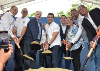 Wellington Arnaud, director del INAPA, deja iniciados trabajos acueducto de Navarrete, tras 20 años de luchas sociales 