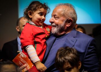 Lula da Silva es operado en São Paulo para extirparle un nódulo en la laringe