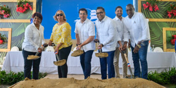Turismo inicia mejoramiento de las infraestructuras en Playa Palenque, San Cristóbal