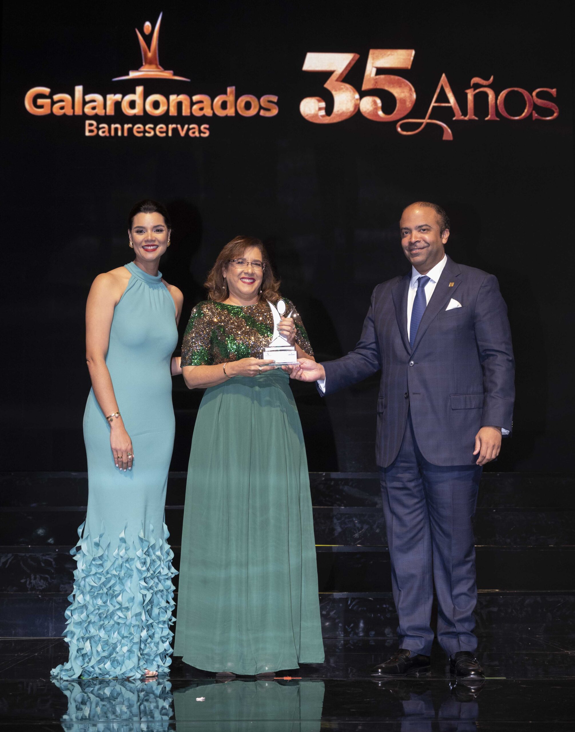 Banreservas premia la excelencia y los años de servicio de 348 colaboradores