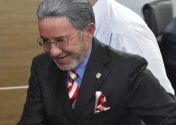 Clase política, asiste a velatorio y expresa pesar por muerte de Amable Aristy Castro