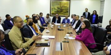 Comisión de diputados da toques finales a proyecto de comercio marítimo