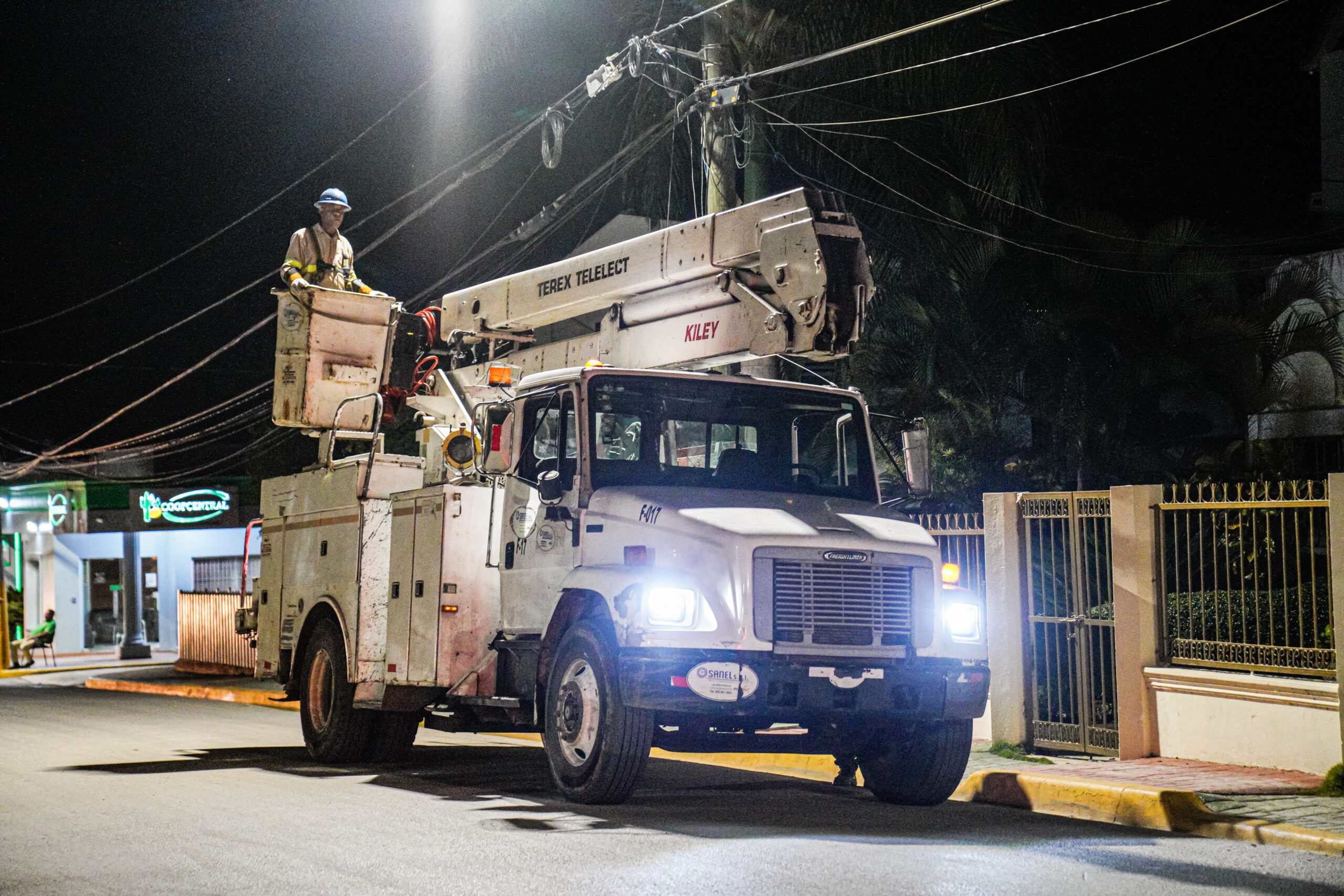 Edesur e Interior y Policía iluminarán con 250 lámparas municipio de Villa Central