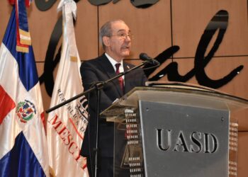 MESCYT lanza convocatoria para otorgar más 2 mil becas internacionales a jóvenes dominicanos