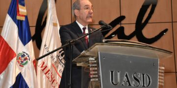 MESCYT lanza convocatoria para otorgar más 2 mil becas internacionales a jóvenes dominicanos