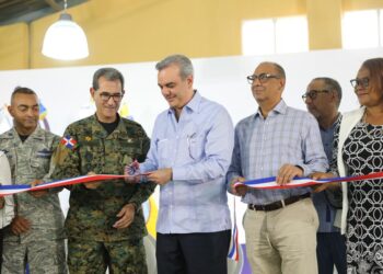 Presidente Abinader inaugura dos centros educativos y un CAIPI; destinan RD$1,600 millones para reconstrucción de calles, aceras en SDE