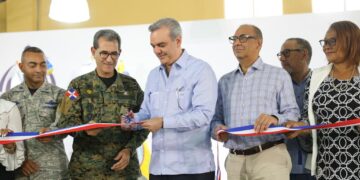 Presidente Abinader inaugura dos centros educativos y un CAIPI; destinan RD$1,600 millones para reconstrucción de calles, aceras en SDE