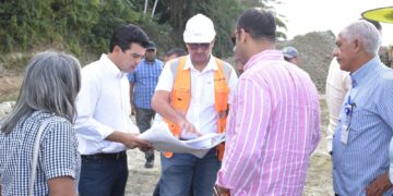 Wellington Arnaud garantiza agua potable en Villa Altagracia