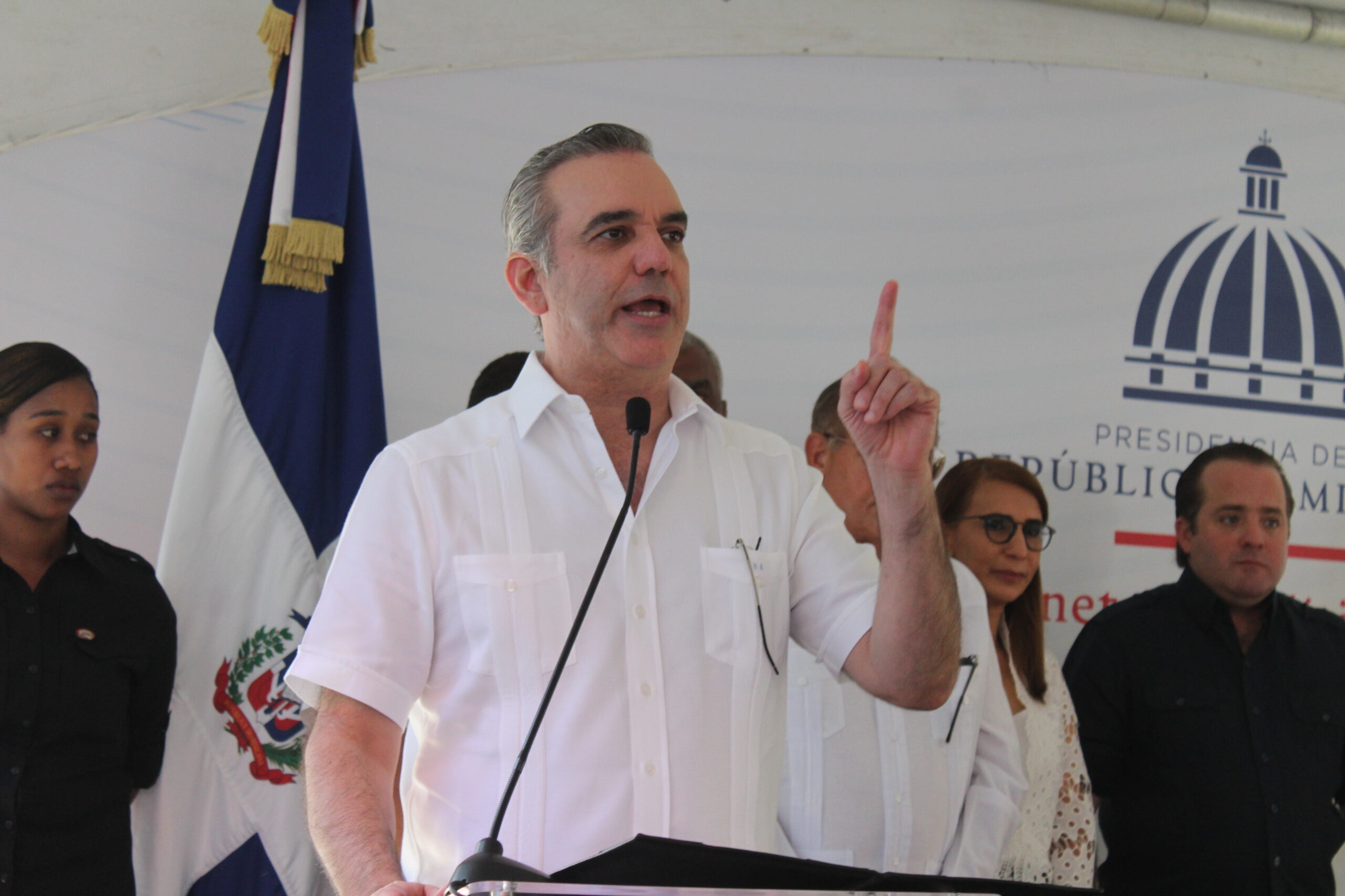 Presidente Abinader asegura trabaja cada día para llevar soluciones a los dominicanos