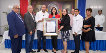 Salcedo declara Hijo Distinguido a Samuel Pereyra