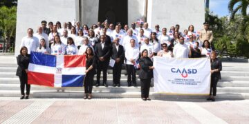 CAASD se une a la conmemoración del Mes de la Patria con el depósito de ofrenda floral