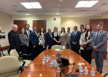 Delegación de diputados se reúne con directora oficina del Caribe del Departamento de Estado