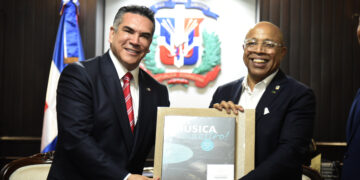 Pesidente Pacheco recibe visita de comisión de COPPPAL