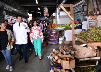 Ministro de Salud  recorre Mercado Municipal de El Almirante para verificar condiciones de salubridad