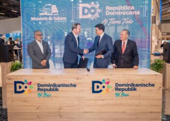 Collado cierra acuerdos con Cóndor para cubrir rutas de Air France en verano