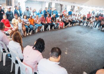Alcaldesa Carolina Mejía lleva soluciones a mujeres de Capotillo