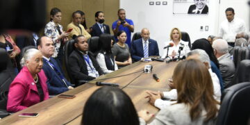 Cámara de Diputados y Frente Parlamentario Contra el Hambre socializan con director de Inabie anteproyecto de ley de Alimentación Escolar