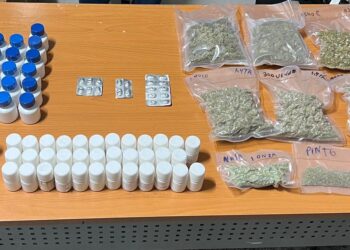 Ocupan ocho paquetes de marihuana y 75 frascos presumiblemente de metadona