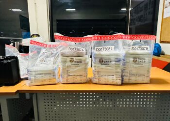 Ocupan en el AILA 41 paquetes presumiblemente cocaina