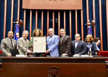 La Asamblea del Estado de Nueva York reconoce al presidente del Senado de la República