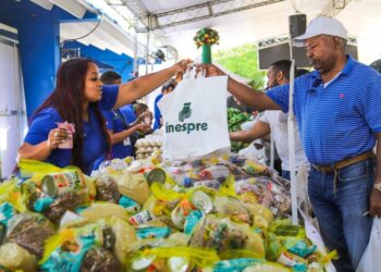Inespre baja a 300 pesos los combos de habichuelas con dulce en Feria Agropecuaria Nacional