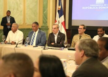 Presidente Abinader encabeza reunión con liderazgo político nacional