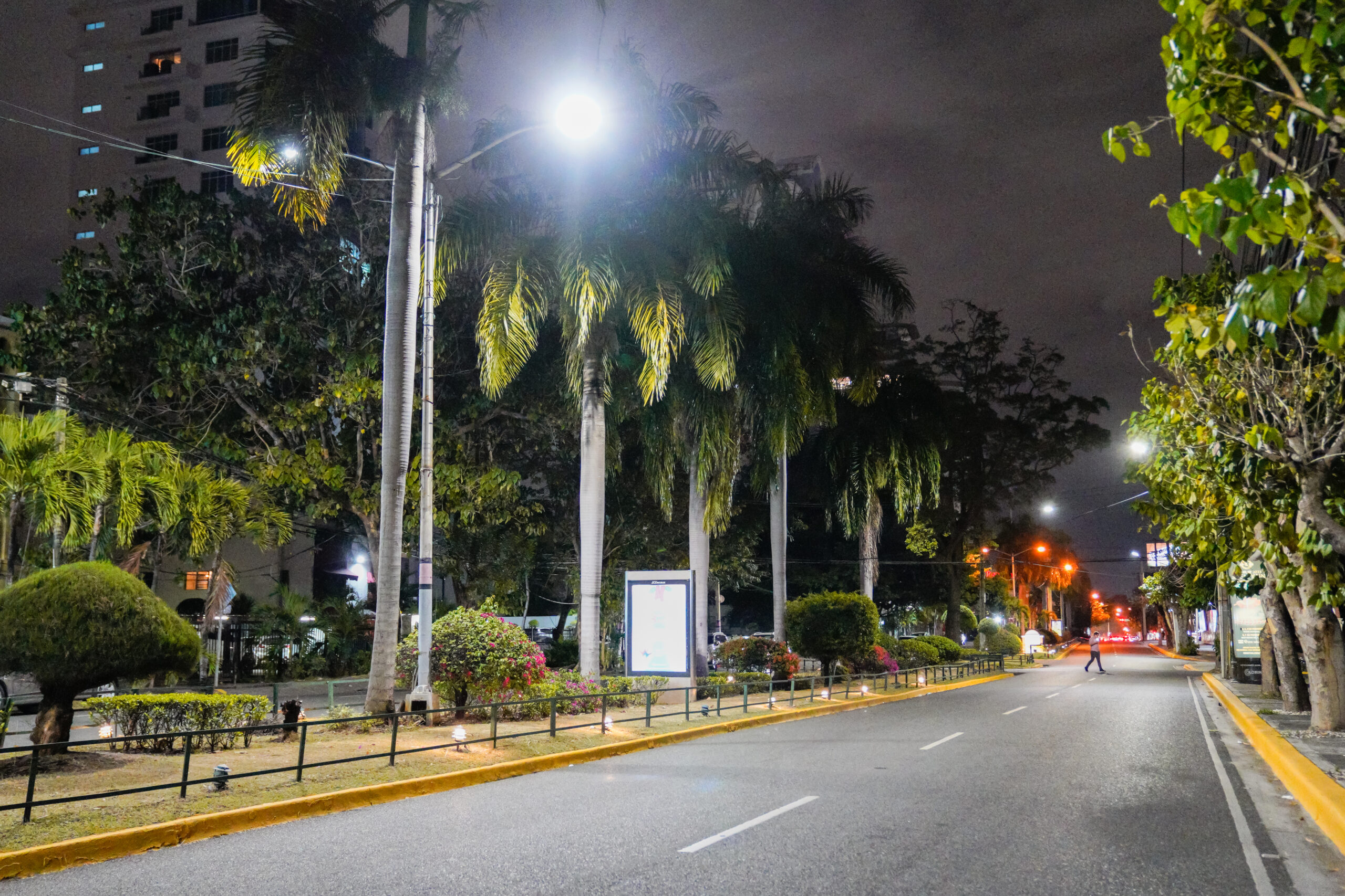 Edesur coloca 1,500 luces más LED en otras avenidas del Distrito Nacional