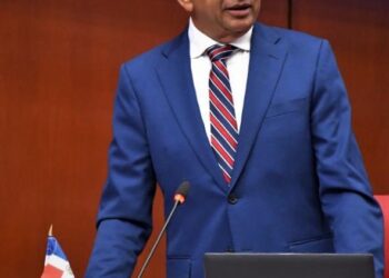 Senador  deposita proyecto  que solicita al Consejo Nacional de Educación, impartir como asignatura la Inteligencia Emocional.