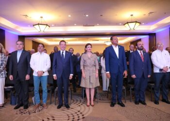 Vicepresidenta Peña encabeza conferencia «Empoderar a los consumidores de los beneficios del consumo de la energía limpia» en el día del consumidor