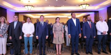 Vicepresidenta Peña encabeza conferencia «Empoderar a los consumidores de los beneficios del consumo de la energía limpia» en el día del consumidor