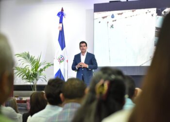 Wellington Arnaud inicia recorrido por  EEUU  para liderar conferencias en materia de agua potable