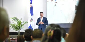 Wellington Arnaud inicia recorrido por  EEUU  para liderar conferencias en materia de agua potable
