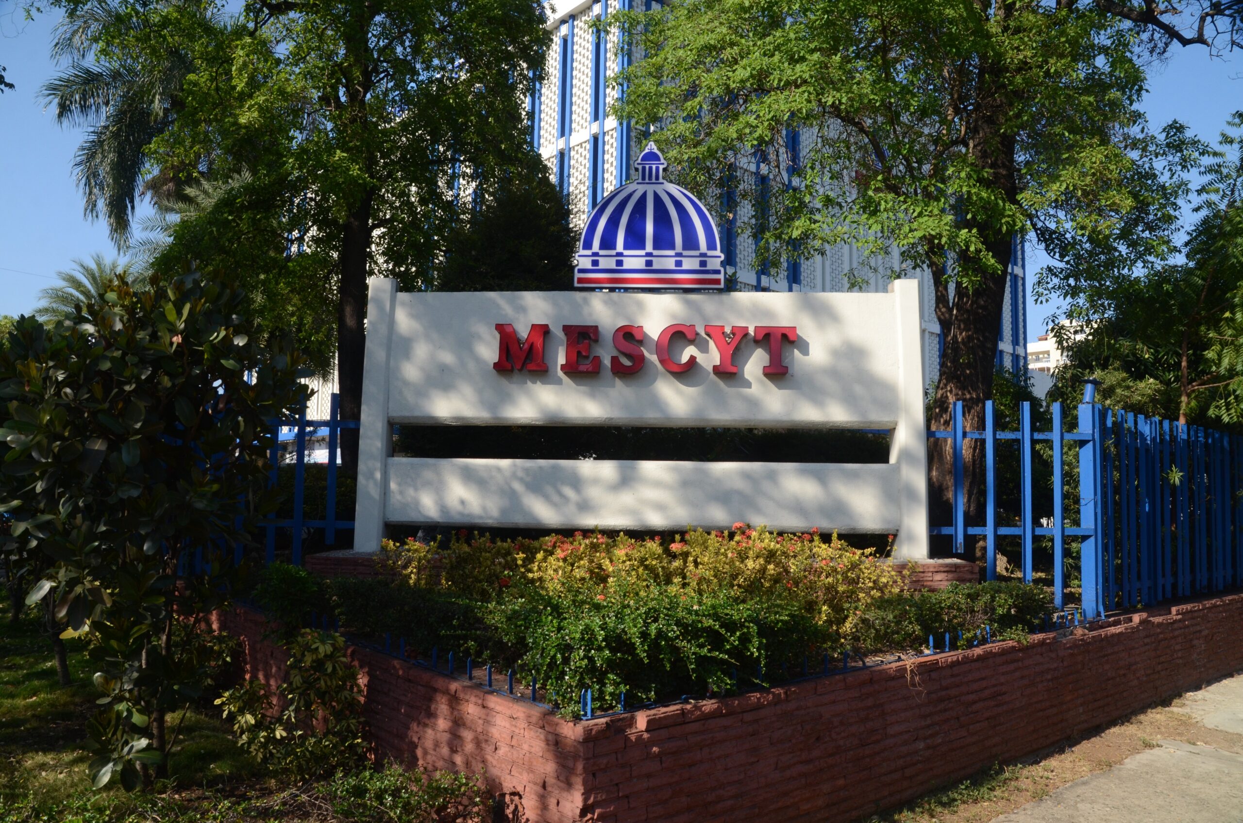 MESCYT trabaja para agilizar y eficientizar procesos de entrega exequátur