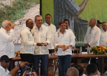Presidente Abinader resalta aportes del sector agrícola y ofrece apoyo de compra 20 Millones de huevos a productores