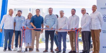Presidente Abinader inauguró ocho obras en el fin de semana