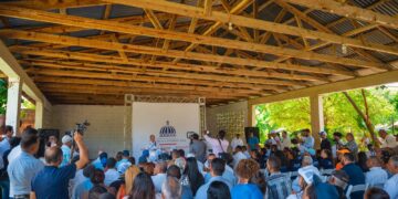 Ministro Paliza entrega RD$18 MM para la construcción de diversas obras en el municipio de Guananico