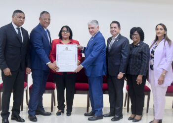El Senado rinde homenaje a Emma Polanco, exrectora de la UASD