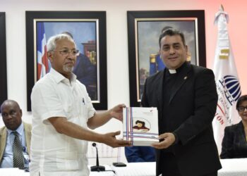 Ministerio de Educación recibe primera partida de libros de textos para ser utilizados en el próximo año escolar