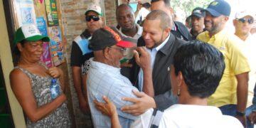 Alcalde Carlos Guzmán entrega 3 canchas deportivas y realiza obras para llevar soluciones a residentes de Los Guaricanos
