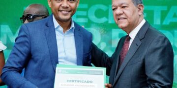 Alexander Valenzuela es juramentado vicesecretario de MIPYME de la FP, anuncia buscara diputación por San Juan