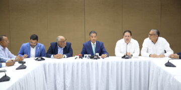 Diputados socializan proyecto de ley de Alquileres con ministro de la Vivienda