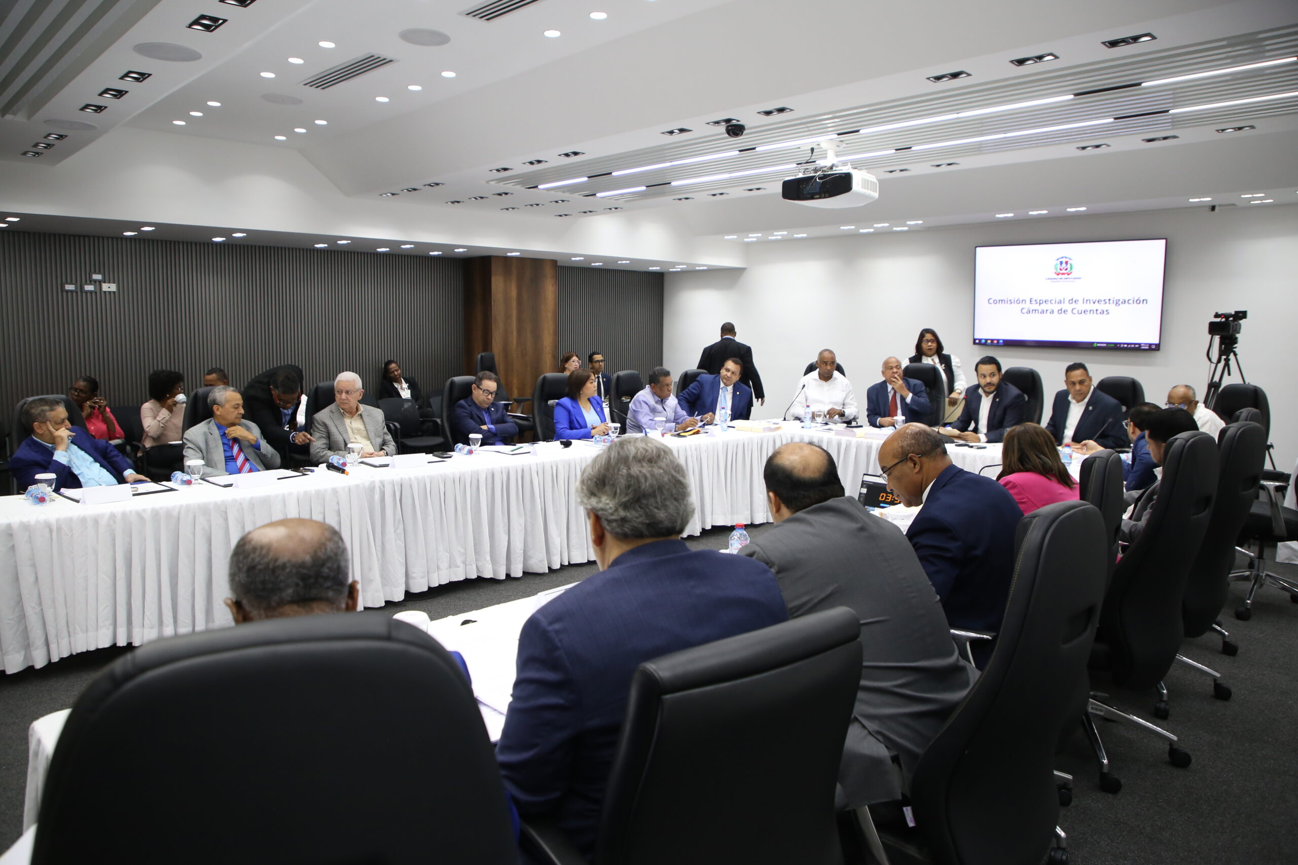 Diputados entrevistaron a miembros de la Cámara de Cuentas por espacio de 10 horas