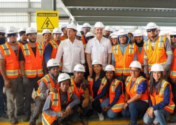 Presidente Abinader entrega 150 apartamentos a desplazados cañada de Gurabo en Santiago; entrega remozado Hospital Dr. Federico Lavandier e inaugura puente de Ugamba y canalización cañada Grande en SFM