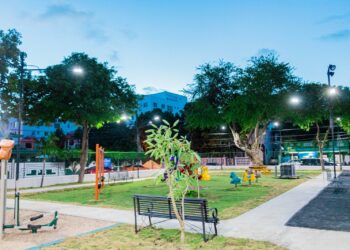 Alcaldía del DN entrega remozado parque en la urbanización Tropical