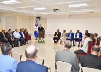 El Senado reconoce a Ricky Noboa por su destacada trayectoria en la crónica deportiva